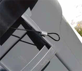 Système d'attache métallique